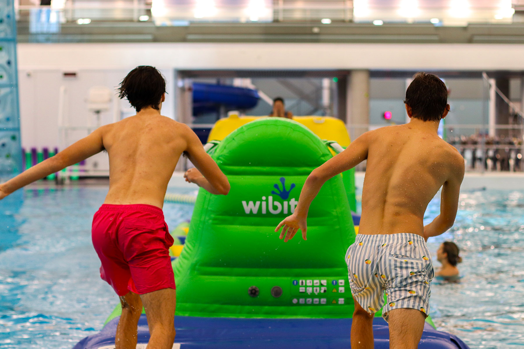 Jeux d'amusement au centre aquatique