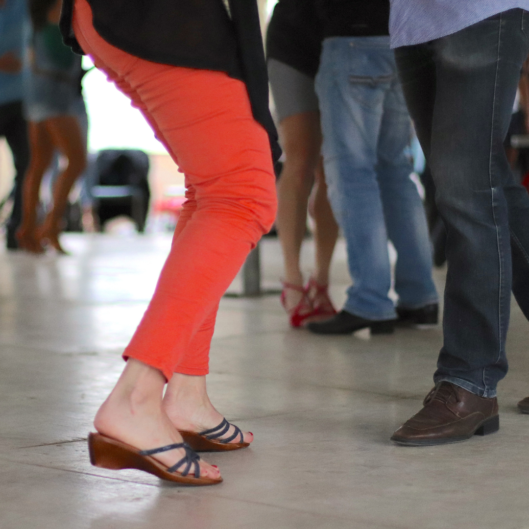 Danse en ligne avec Bryan Horner | La place du Marché animée