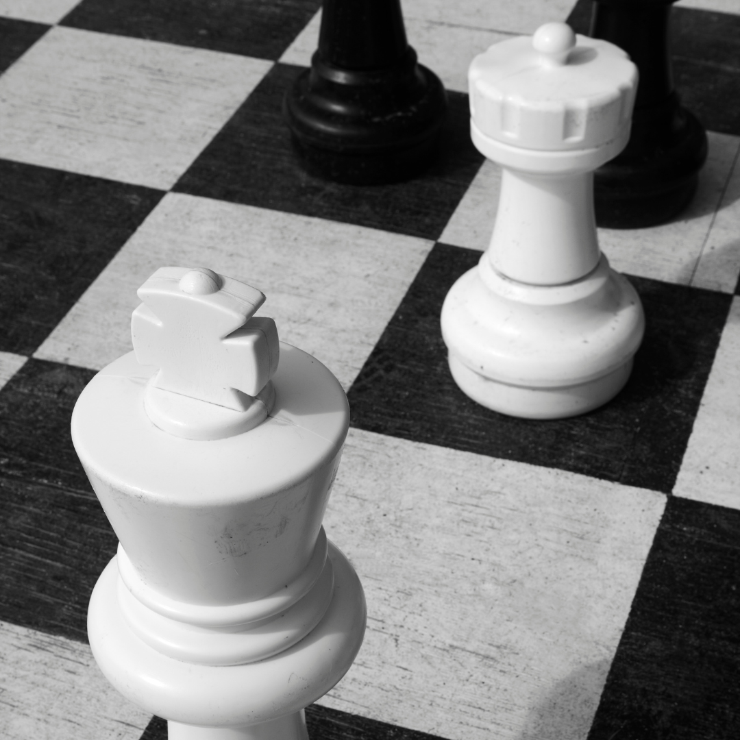 Jeux d'échecs géants | La place du Marché animée