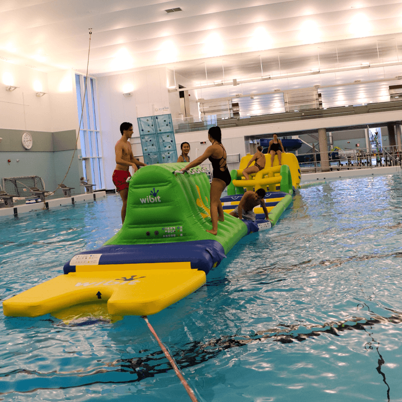 Jeux d'eau au centre aquatique Desjardins